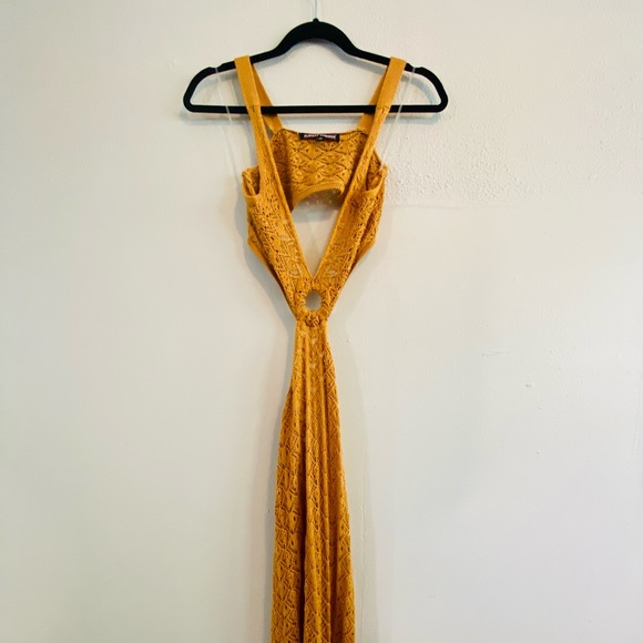 Golden Knit Backless Dress - Picture 2 of 3